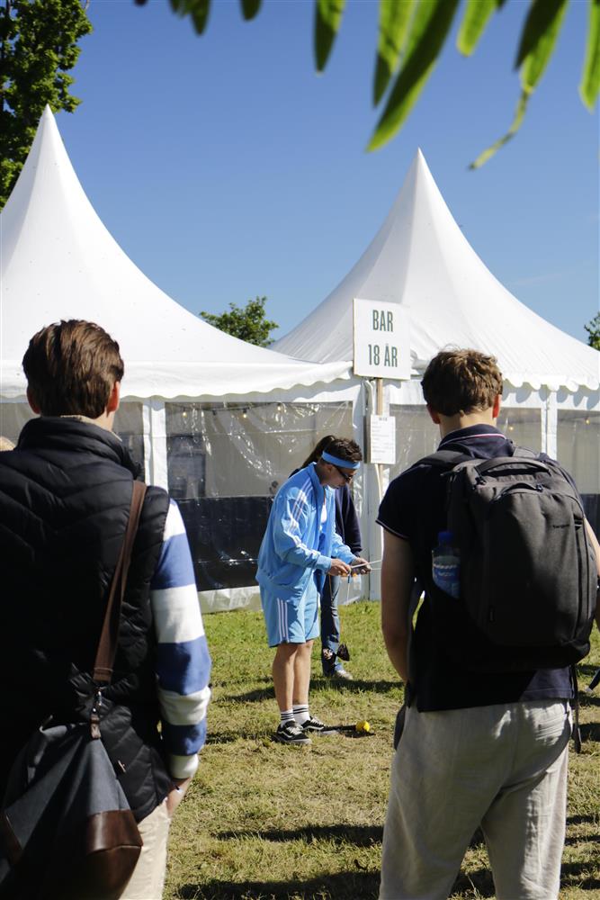 Brødrene Mathias og Benjamin i Urban Cirkus leverer sjonglering, stunts og humor i en forestilling med høyt tempo. I tillegg holdt de åpne workshops. - Klikk for stort bilde