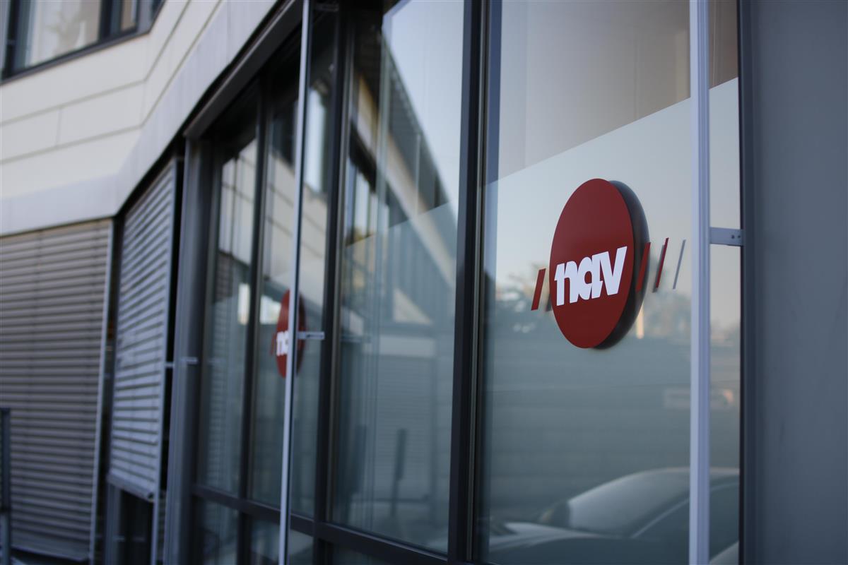 Nav-logo på et vindu. - Klikk for stort bilde
