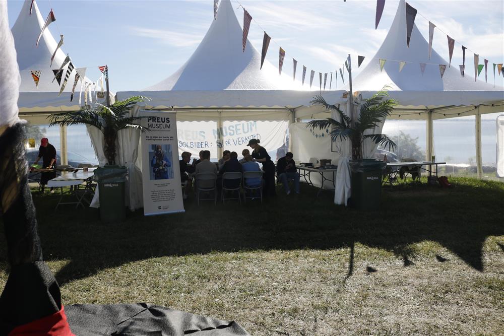 Hos Preus museum kunne man lage solbilder. - Klikk for stort bilde