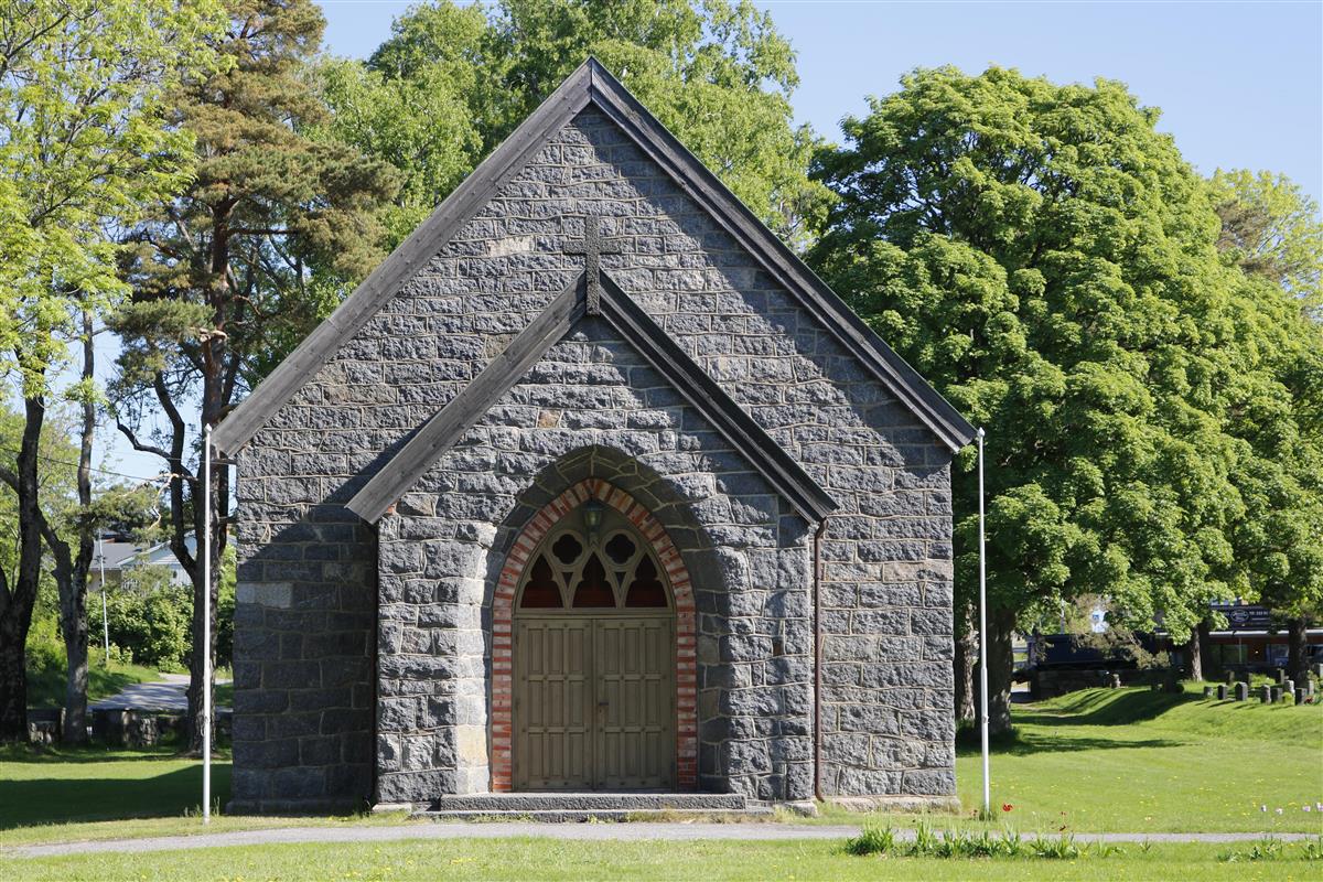 Kapell ved Tjøme kirke. Foto. - Klikk for stort bilde