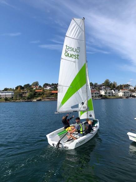 RS Quest, med vind i seilene - Klikk for stort bilde